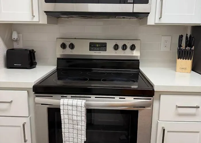 Serene East Valley 2br/2ba Getaway Apartment Mesa